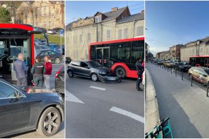 Autobuso ir „Volkswagen“ avarija: užsikimšo visas miesto centras