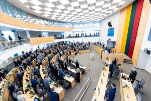 Seimas paragino tarptautinę bendruomenę skubiai didinti paramą Ukrainai