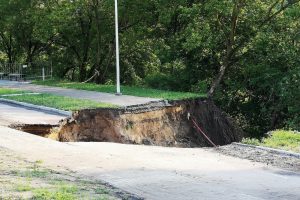 Apie gatvių duobes ir broką sostinės vadovai kalbėti nenori