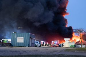 Aplinkosaugininką po gaisro bandęs papirkti įmonės atstovas nubaustas beveik 20 tūkst. eurų bauda