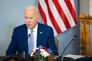 J. Bidenas COP28 susitarimą dėl atsitraukimo nuo iškastinio kuro pavadino istoriniu