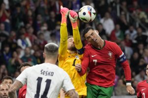 Tik po Ronaldo ašarų ir baudinių serijos laimėję portugalai žengė į ketvirtfinalį   