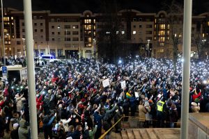 „Spaudimą palaikyti“: tūkstančiai žmonių vėl reiškė protestą koalicijai su „aušriečiais“