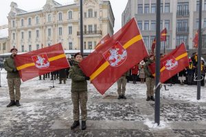 Pasitinkant miesto gimtadienį, Rotušės aikštėje vyks Vilniaus vėliavų pakėlimo ceremonija