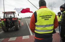 Lenkijos ūkininkai laikinai sustabdė protesto akciją pasienyje