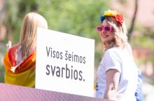 Lietuvai – rekomendacijos įkurti LGBT lygybės darbo grupę, skatinti romų įtrauktį